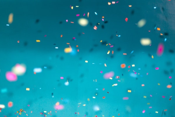 image that show the confetti in the air